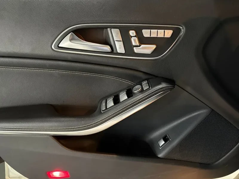 Mercedes-Benz CLA 200D 4Matic, снимка 9 - Автомобили и джипове - 56072056