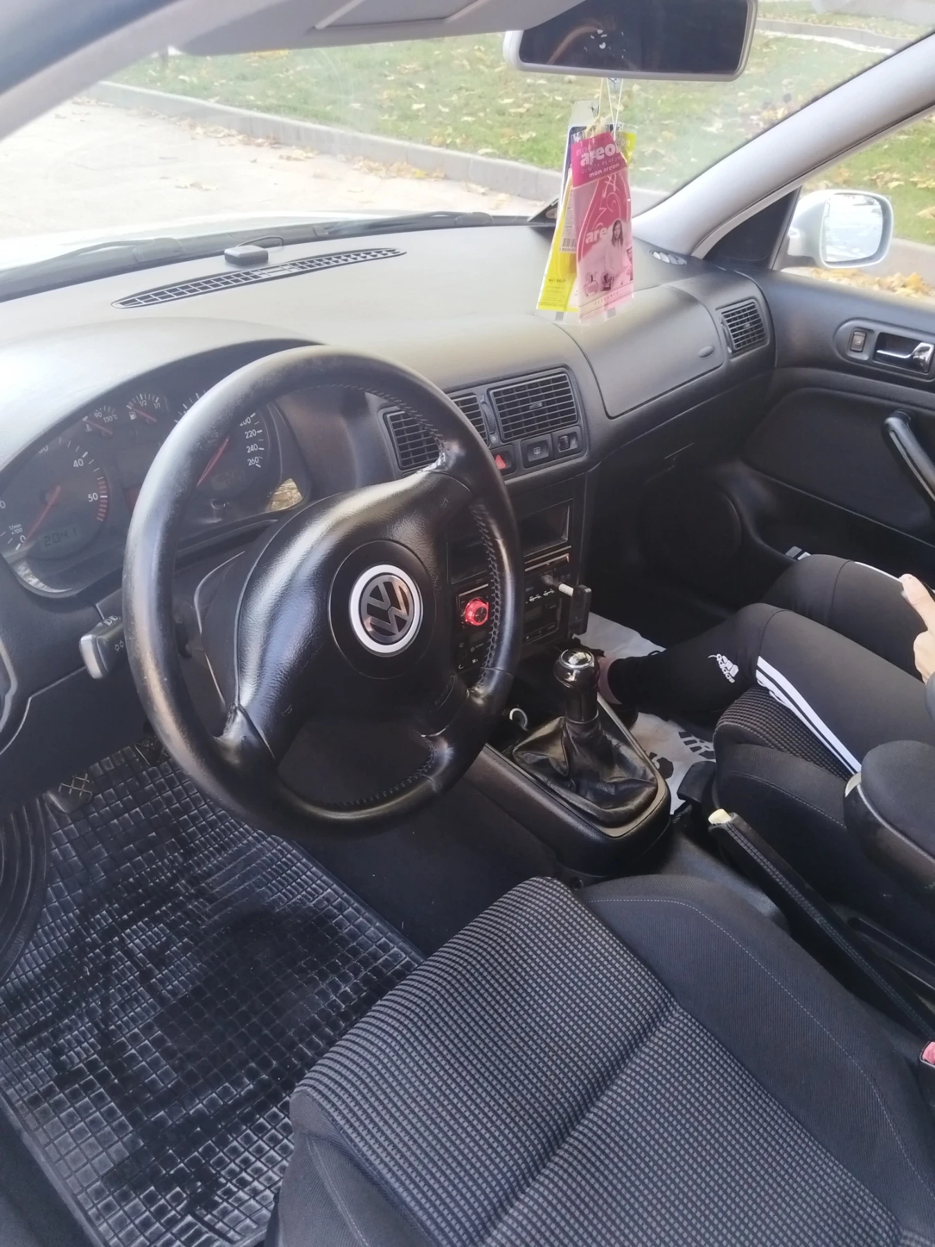 VW Golf 1.9  - изображение 2