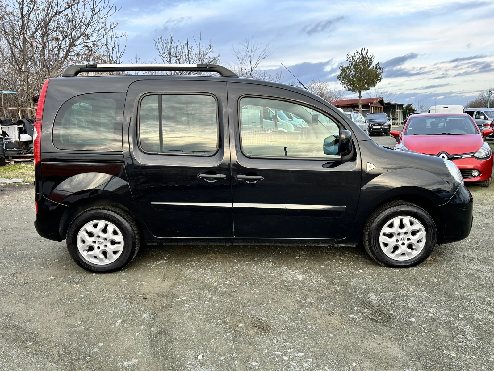 Renault Kangoo 1.6i* Automat* Navi* Pano* Tempomat - изображение 5