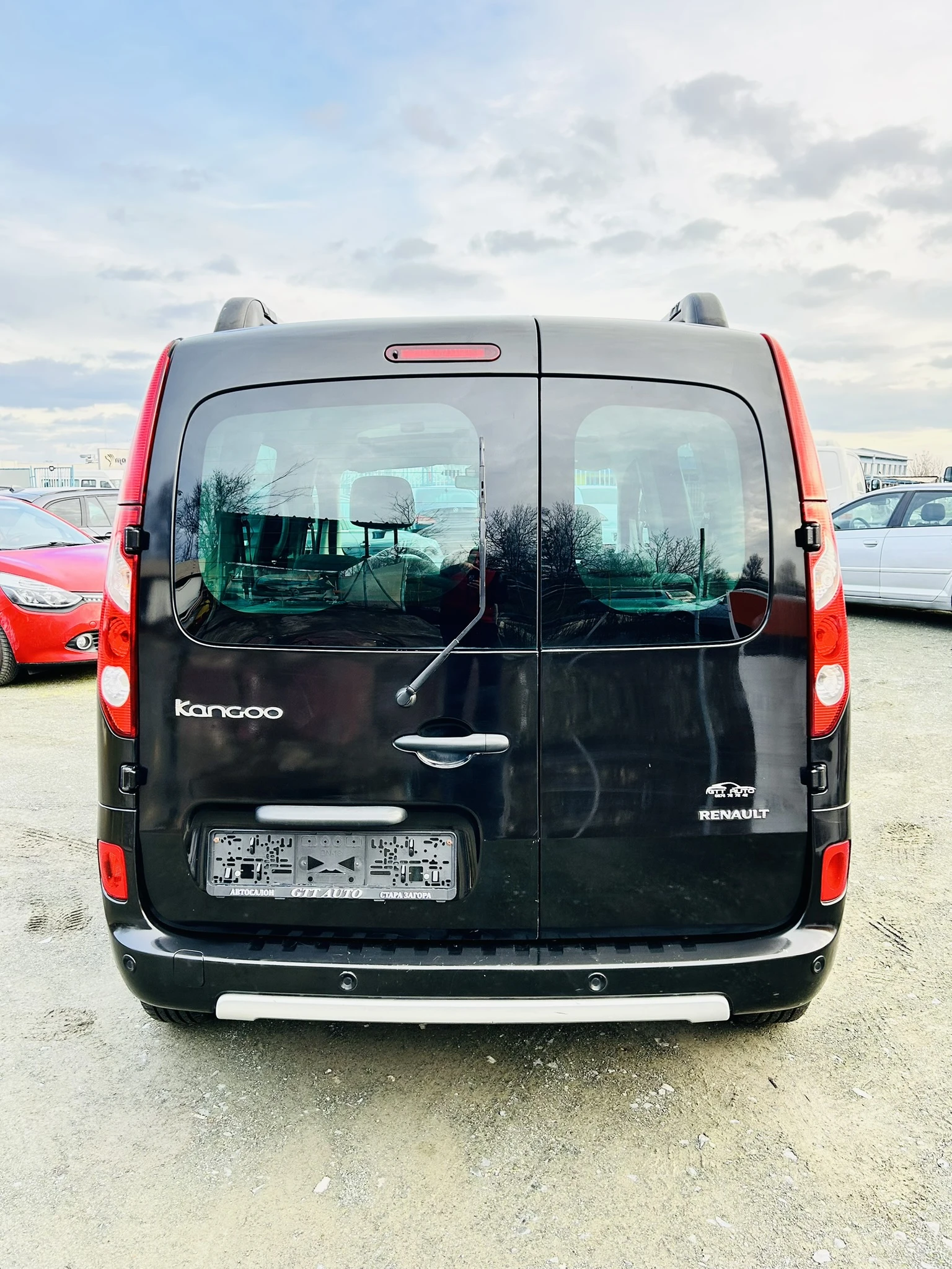 Renault Kangoo 1.6i* Automat* Navi* Pano* Tempomat - изображение 4