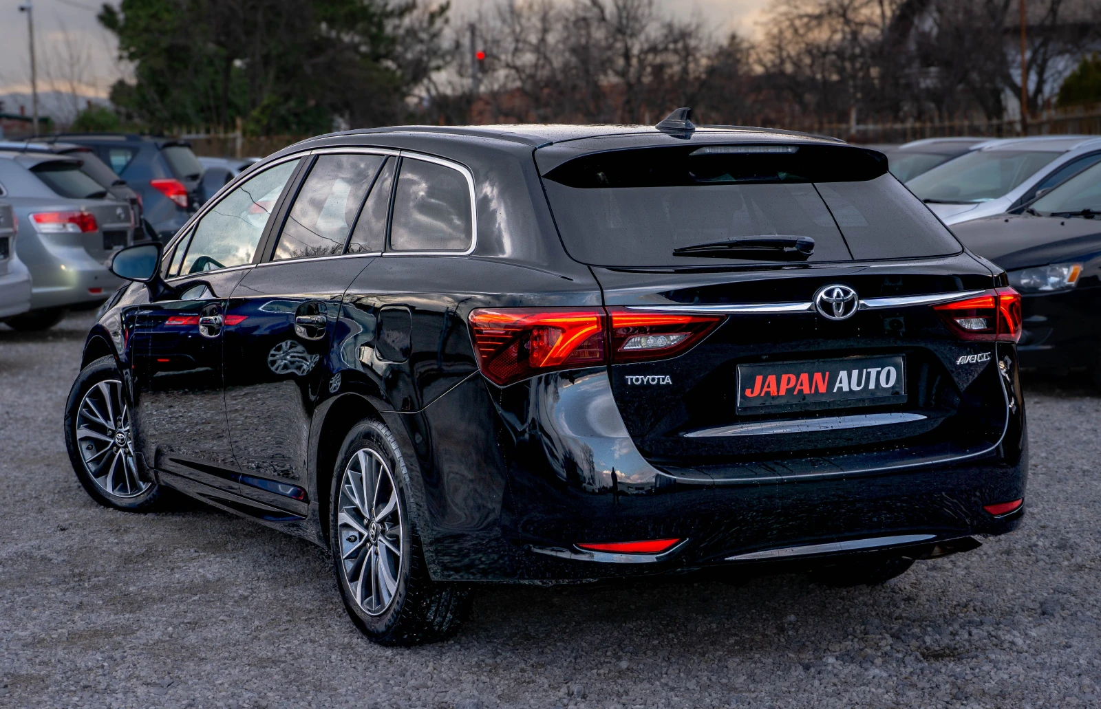 Toyota Avensis 1.8 бензин| ТОП!! КАТО НОВА! С ГАРАНЦИЯ!, снимка 6 - Автомобили и джипове - 53730678