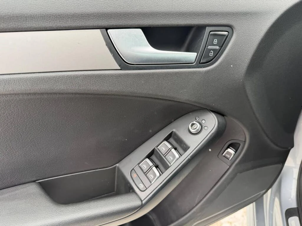 Audi A4  2.0T* Quattro* Komfort* АвтоКредит (ЦЕНА ДО БГ), снимка 13 - Автомобили и джипове - 53787297