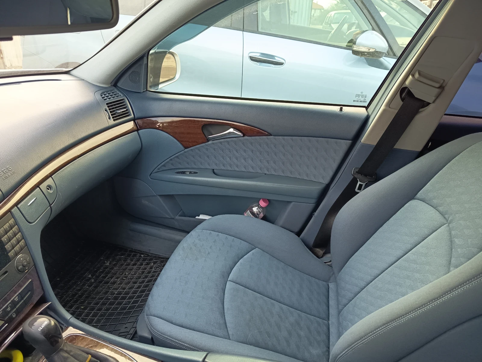 Mercedes-Benz E 220 2.2 CDI, снимка 6 - Автомобили и джипове - 53800465