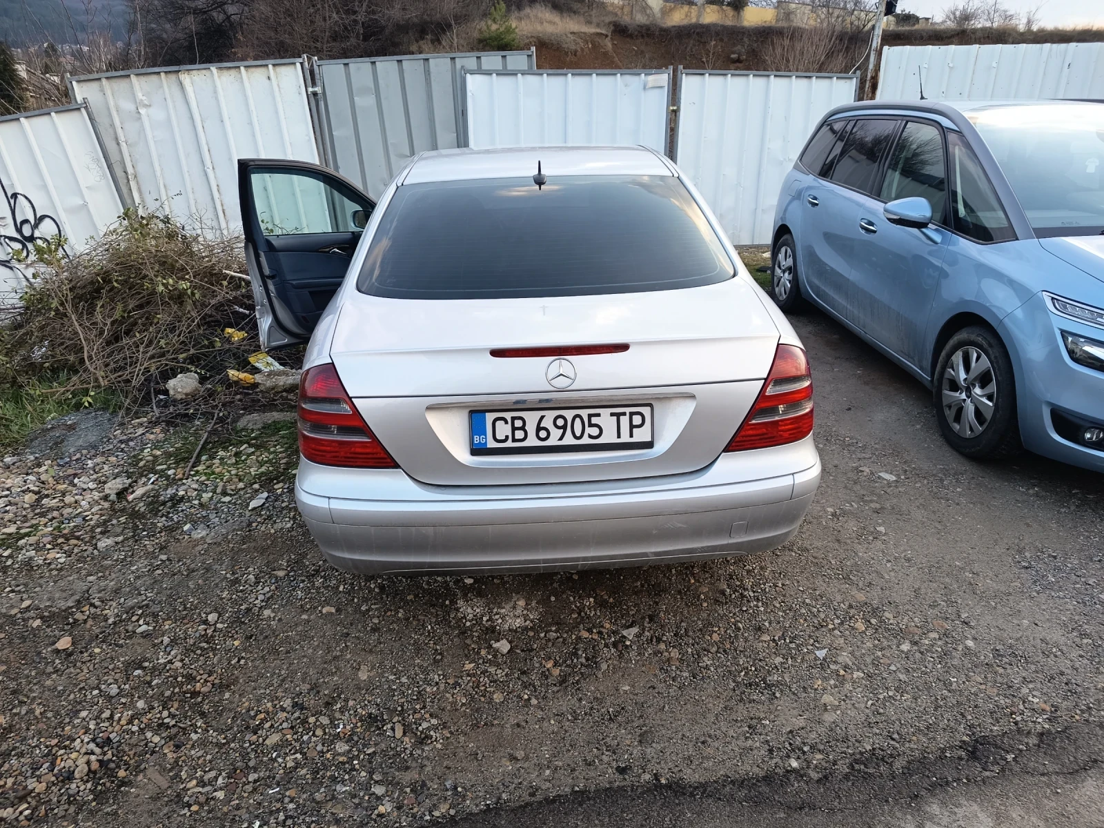 Mercedes-Benz E 220 2.2 CDI, снимка 3 - Автомобили и джипове - 53800465