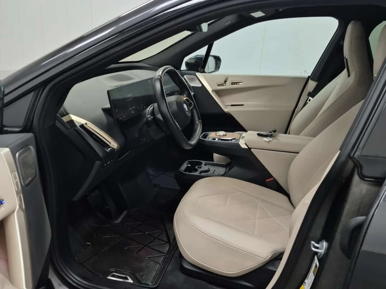 BMW iX M60| SWAROWSKI| BOWERS & WILKINS| HUD| 360| PANO| , снимка 8 - Автомобили и джипове - 54084636