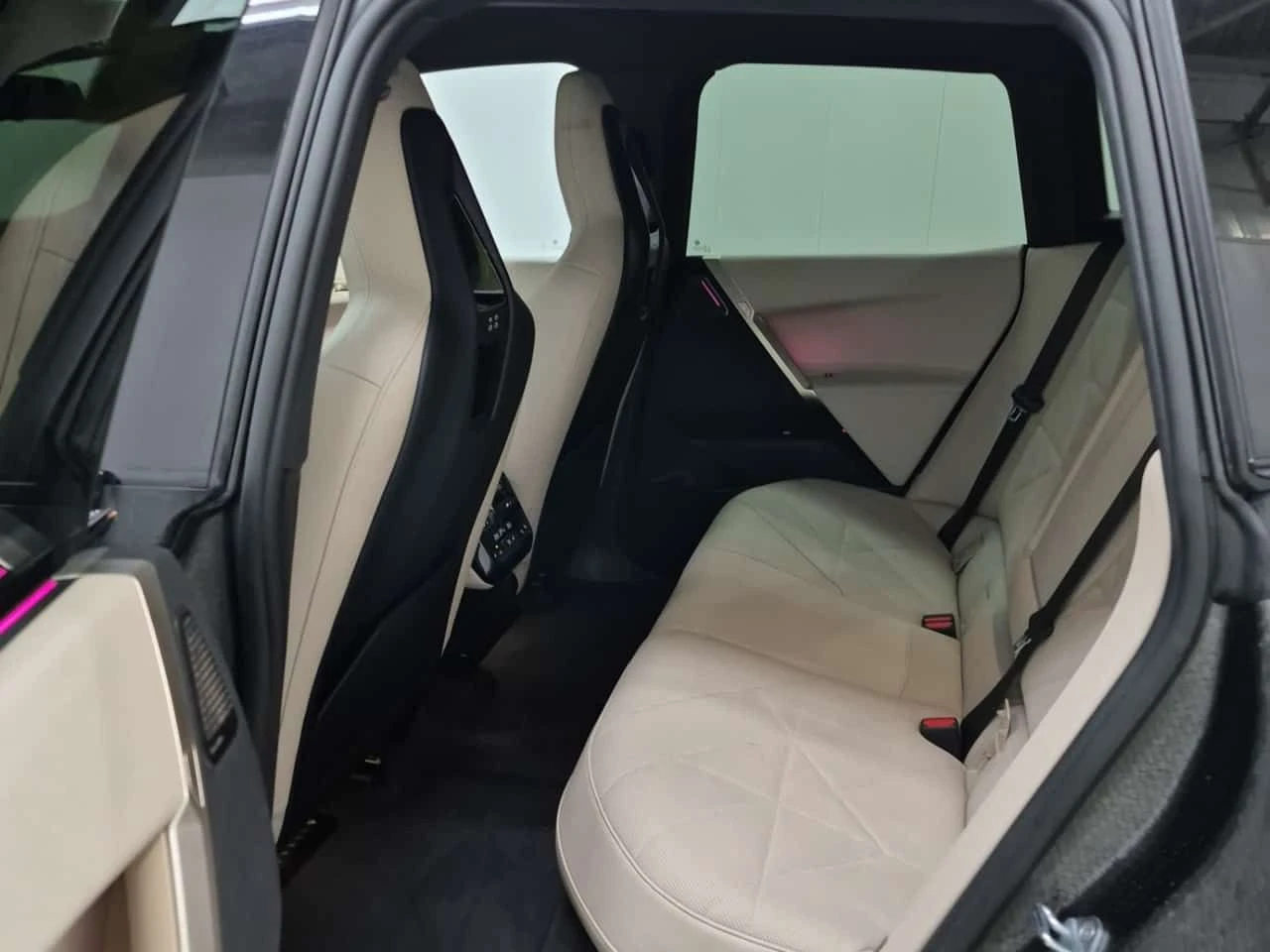 BMW iX M60| SWAROWSKI| BOWERS & WILKINS| HUD| 360| PANO| , снимка 12 - Автомобили и джипове - 54084636