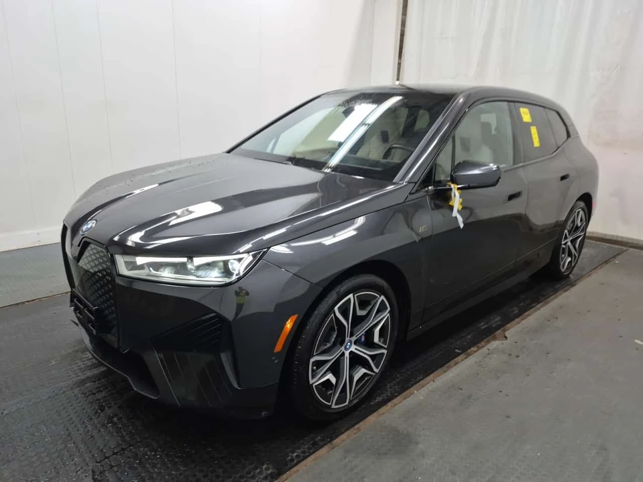 BMW iX M60| SWAROWSKI| BOWERS & WILKINS| HUD| 360| PANO|  | Auto.bg — изображение 1