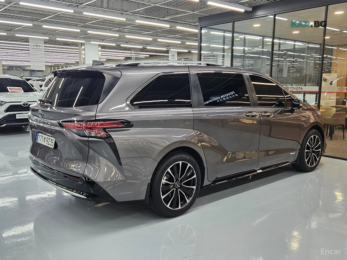 Toyota Sienna 2.5 HYBRID/360/ПОДГРЕВ/ОБДУХВАНЕ, снимка 3 - Автомобили и джипове - 54902469