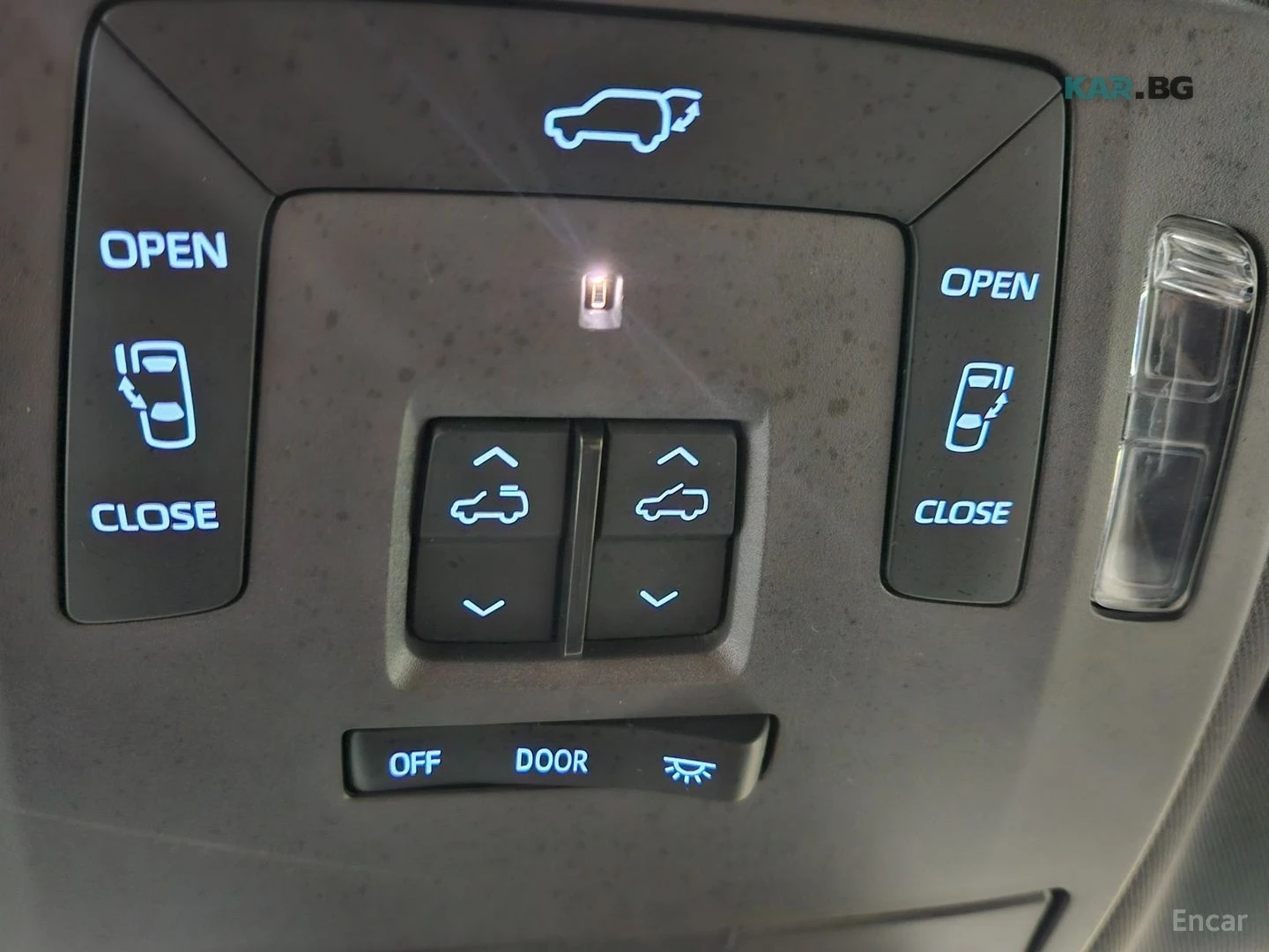 Toyota Sienna 2.5 HYBRID/360/ПОДГРЕВ/ОБДУХВАНЕ, снимка 12 - Автомобили и джипове - 54902469