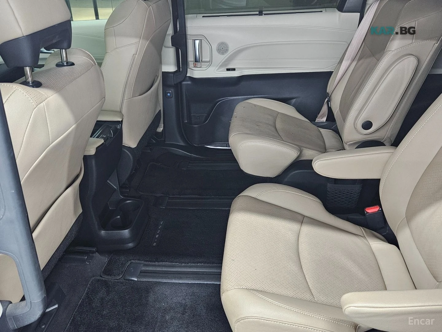 Toyota Sienna 2.5 HYBRID/360/ПОДГРЕВ/ОБДУХВАНЕ, снимка 14 - Автомобили и джипове - 54902469
