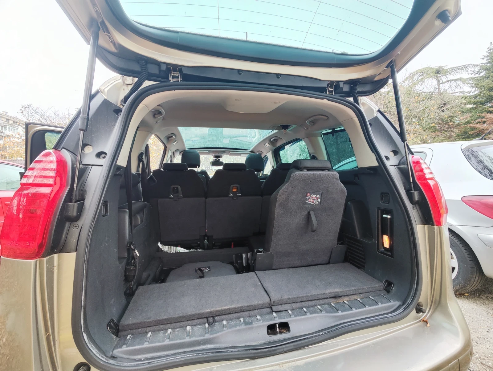 Peugeot 5008, снимка 13 - Автомобили и джипове - 55108635