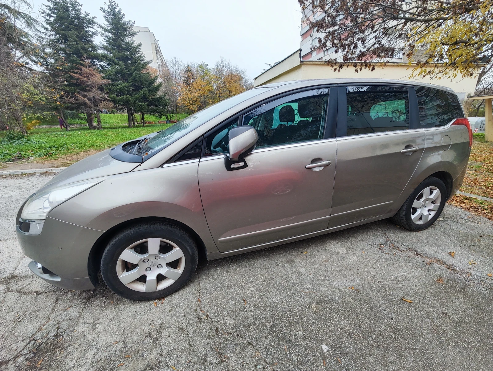 Peugeot 5008, снимка 16 - Автомобили и джипове - 55108635