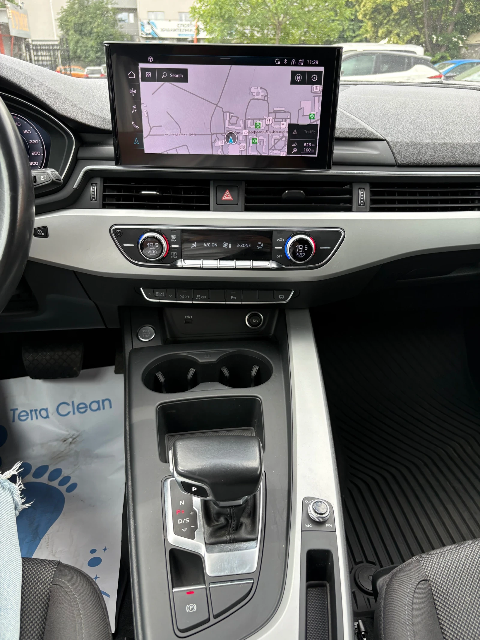 Audi A4 2.0TDI* HYBRID* СЕРВИЗНА, снимка 12 - Автомобили и джипове - 55798858