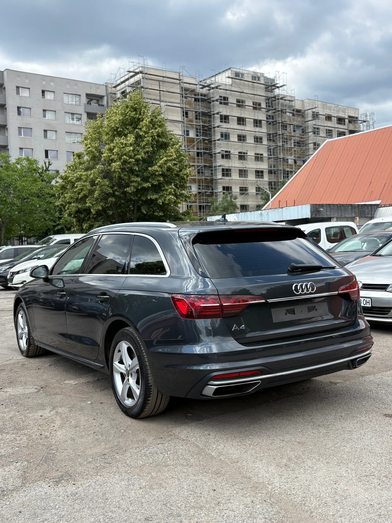 Audi A4 2.0TDI* HYBRID* СЕРВИЗНА, снимка 4 - Автомобили и джипове - 55798858