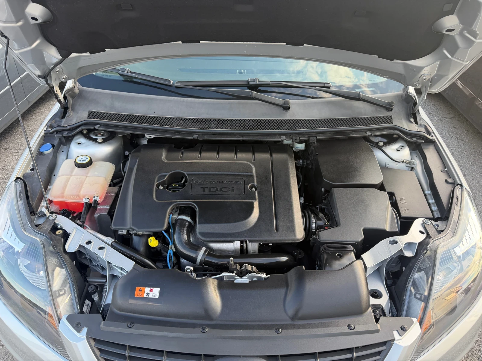 Ford Focus 1.6TDCI УНИКАТ, снимка 9 - Автомобили и джипове - 56226812