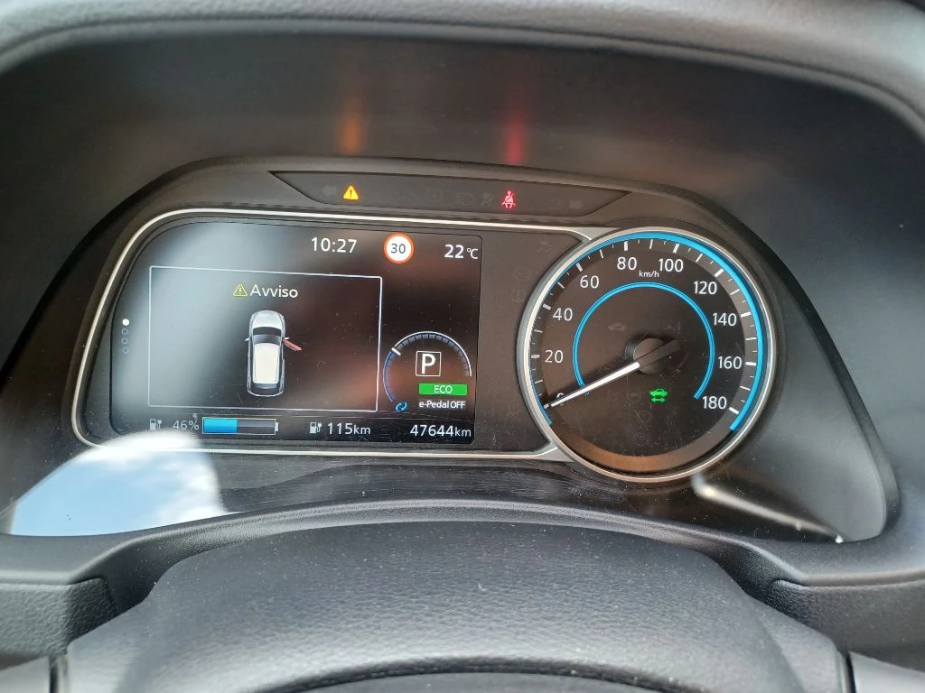 Nissan Leaf , снимка 5 - Автомобили и джипове - 56701025