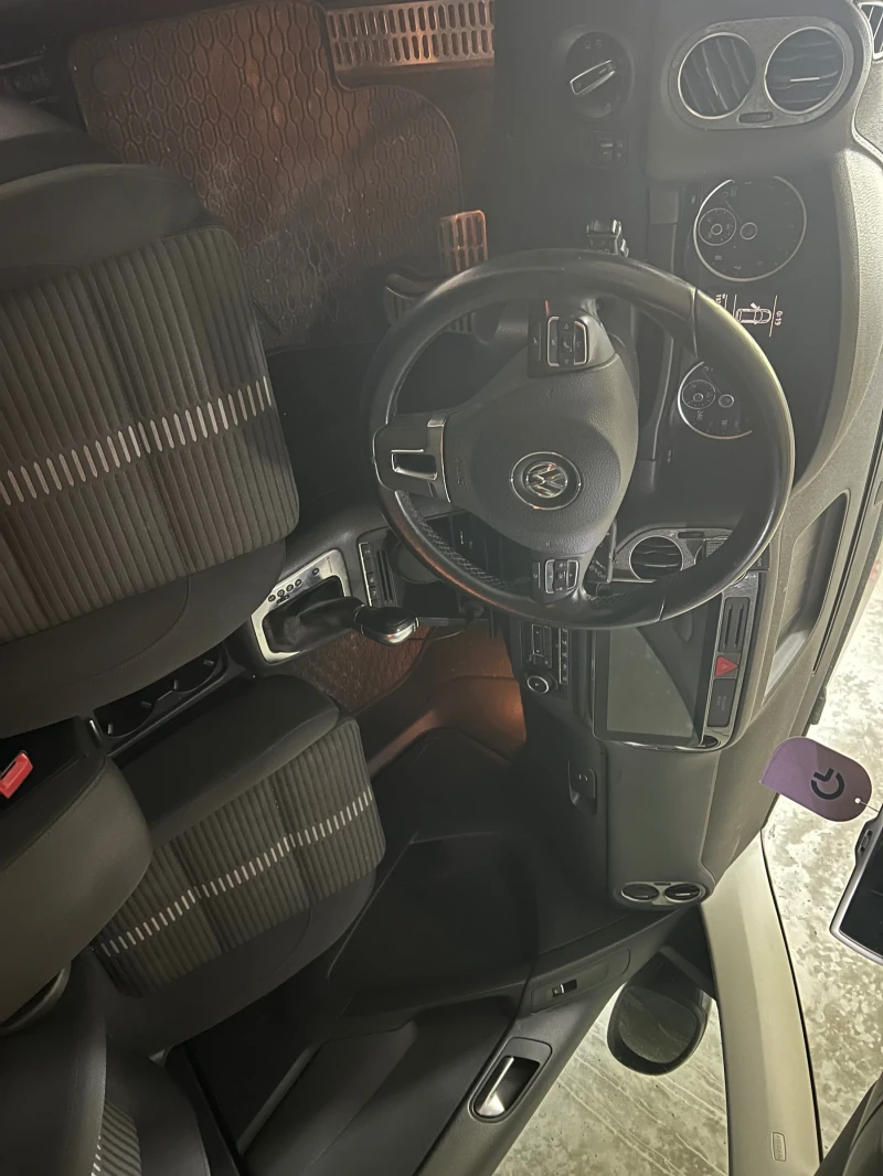 VW Tiguan 2.0 T, снимка 2 - Автомобили и джипове - 53091180