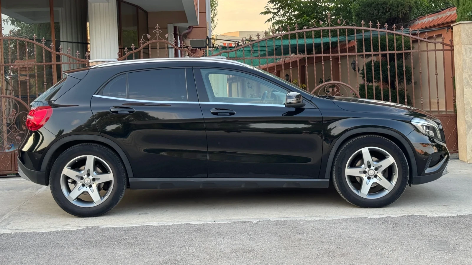 Mercedes-Benz GLA 220 4 Matic* 170k.c - изображение 5