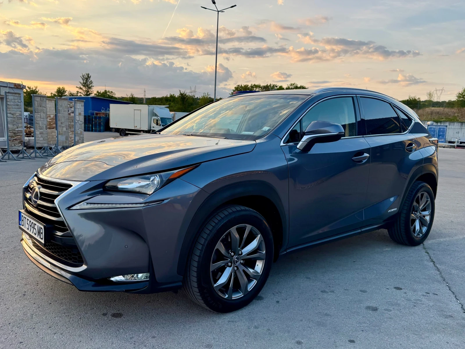 Lexus NX 300h  - изображение 7