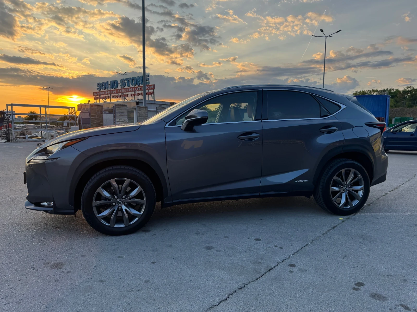 Lexus NX 300h  - изображение 8