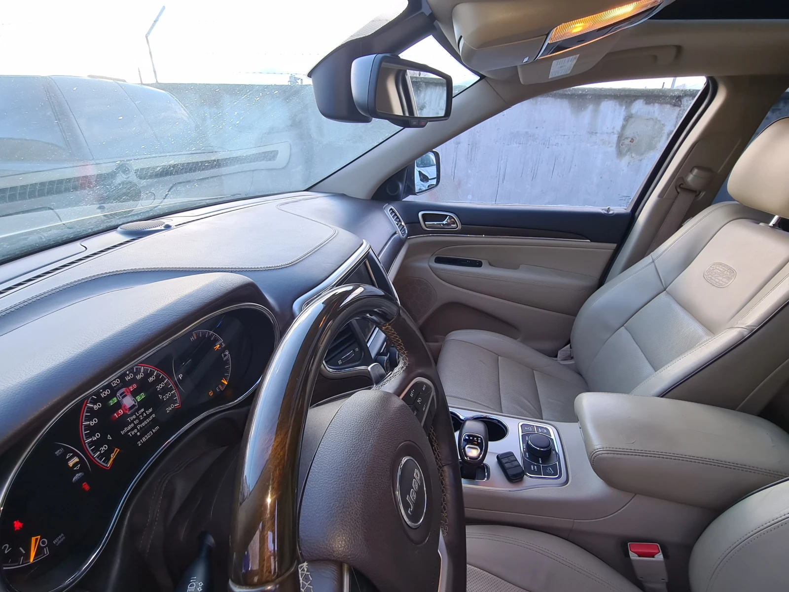 Jeep Grand cherokee Overland 5.7 - изображение 7