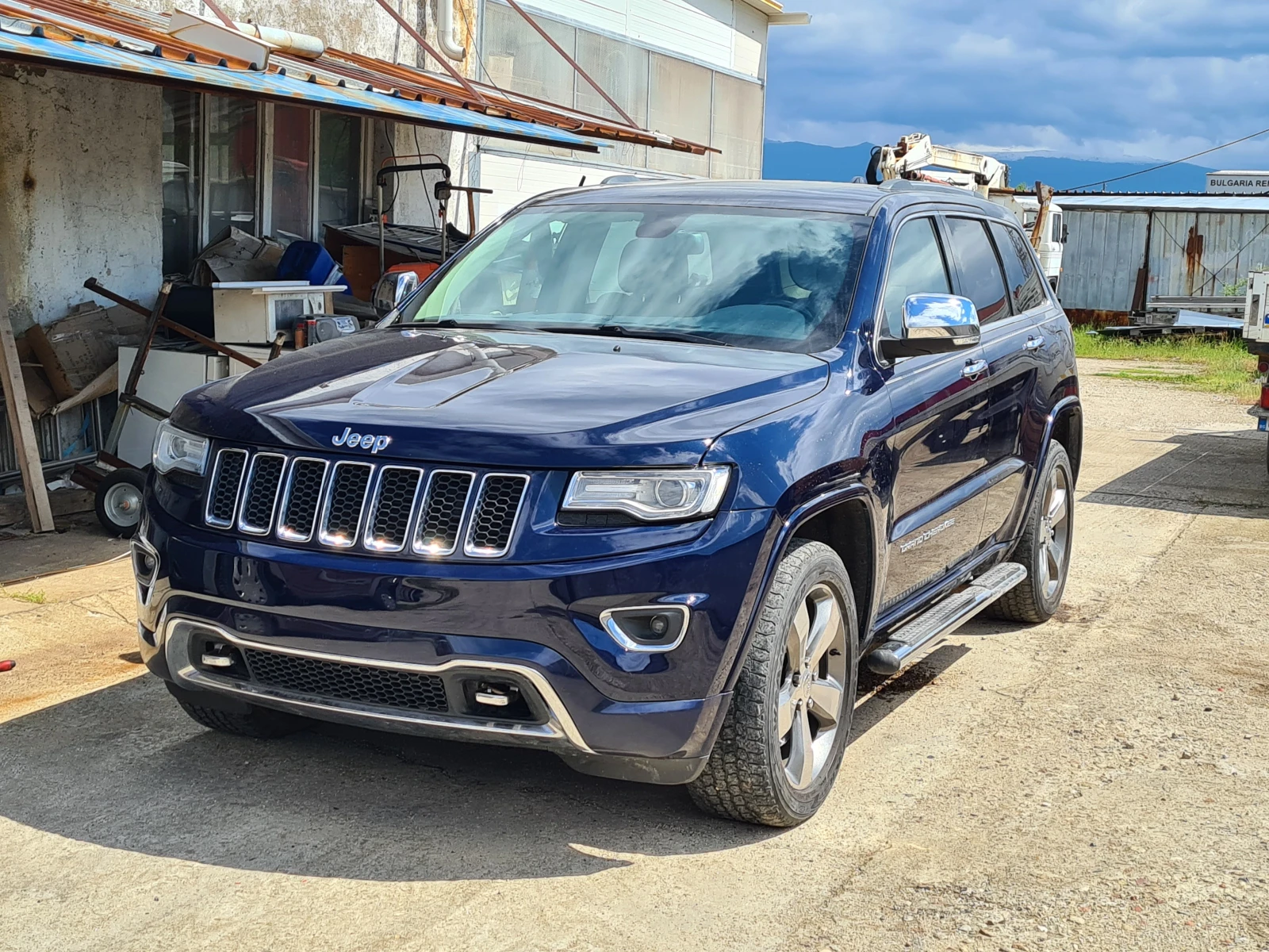 Jeep Grand cherokee Overland 5.7 - изображение 2