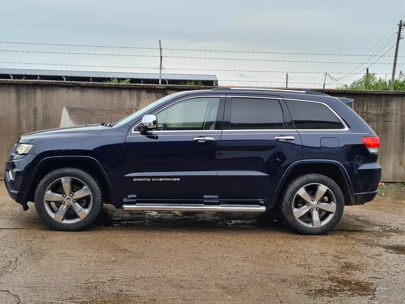 Jeep Grand cherokee Overland 5.7 - изображение 3