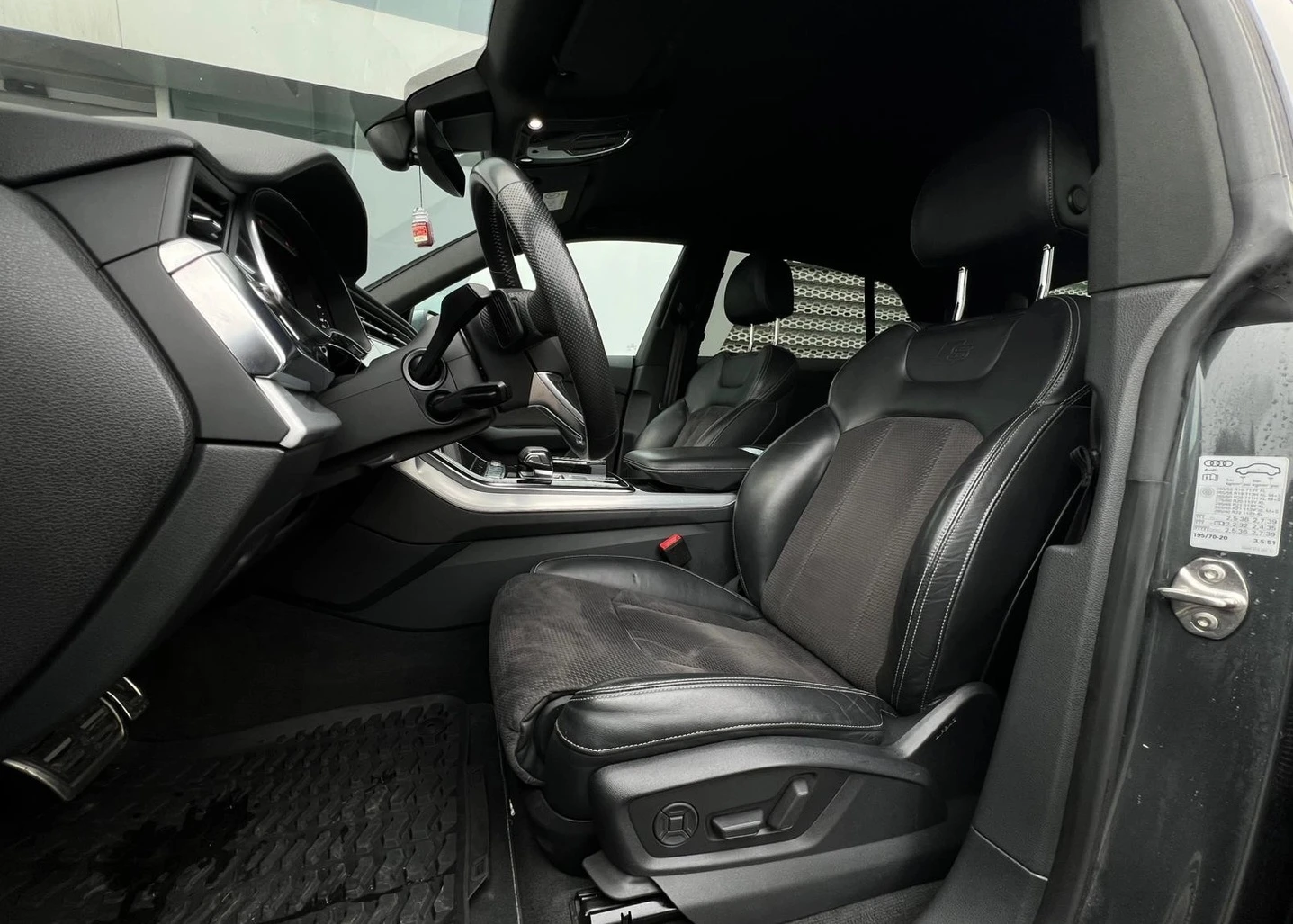 Audi Q8 3.0 TDI Quattro, снимка 7 - Автомобили и джипове - 53810042