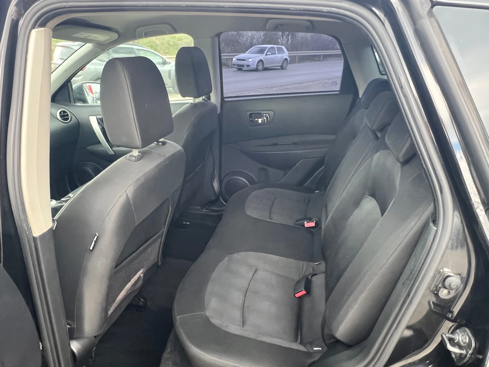 Nissan Qashqai, снимка 12 - Автомобили и джипове - 54188445