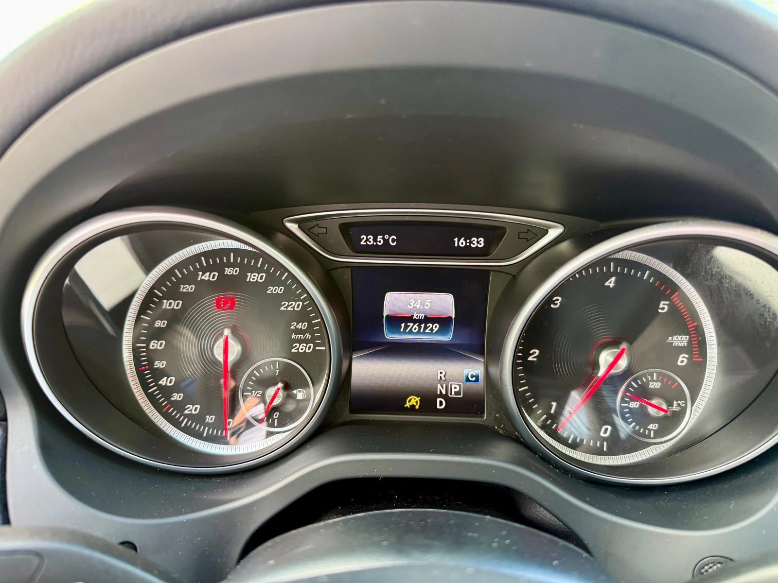 Mercedes-Benz GLA 220 CDI 4-MATIC ТОП СЪСТОЯНИЕ !, снимка 13 - Автомобили и джипове - 54396154