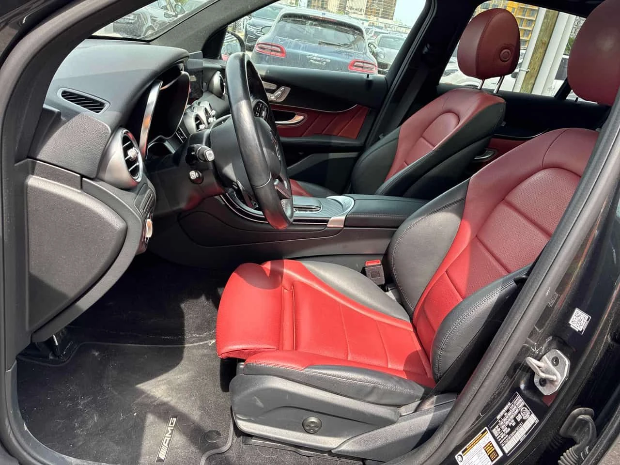 Mercedes-Benz GLC * AMG PACK* ГЛАВНО ПРЕДСТАВИТЕЛСТВО НА PORSCHE* , снимка 7 - Автомобили и джипове - 54812776