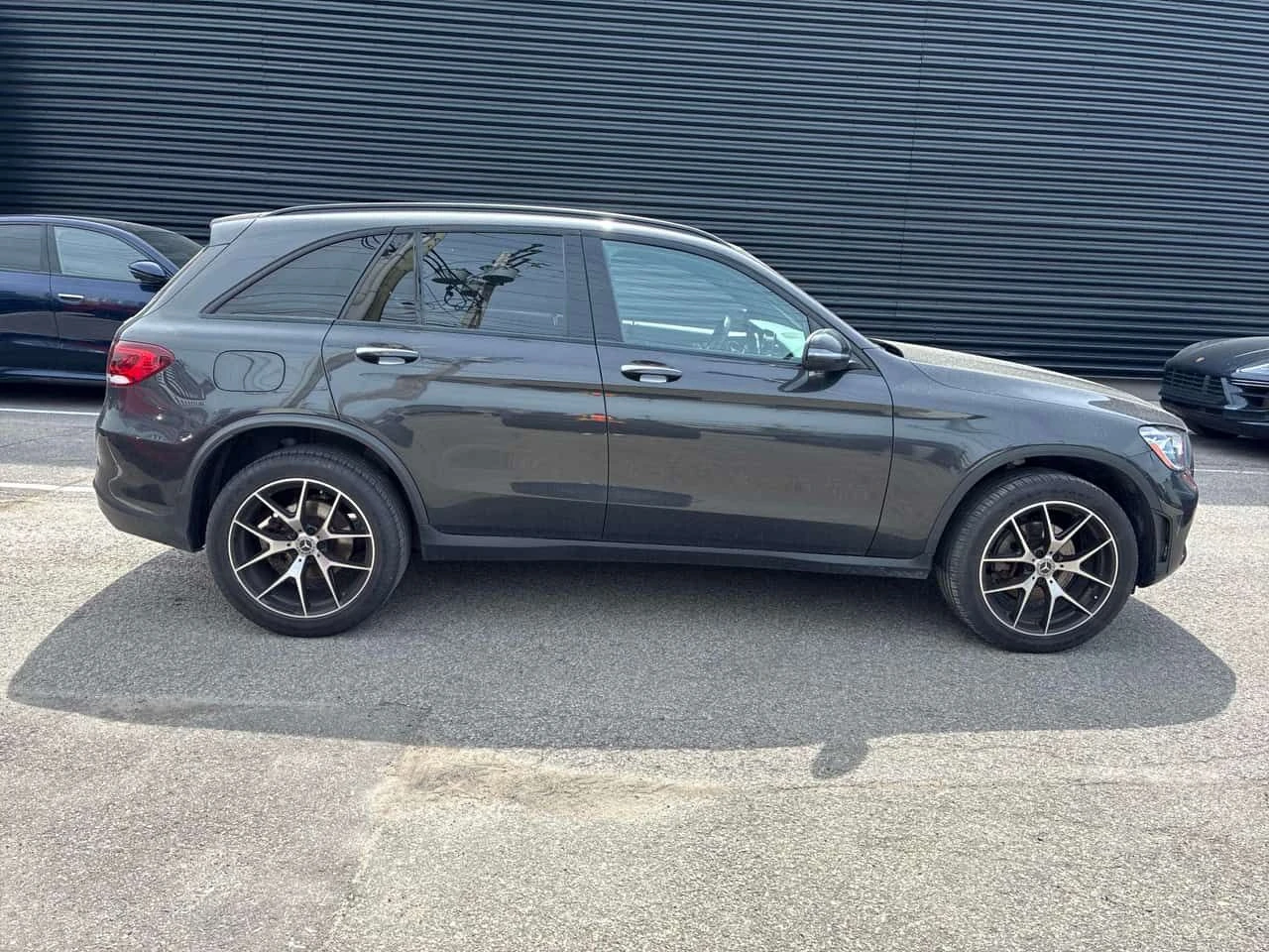 Mercedes-Benz GLC * AMG PACK* ГЛАВНО ПРЕДСТАВИТЕЛСТВО НА PORSCHE* , снимка 4 - Автомобили и джипове - 54812776