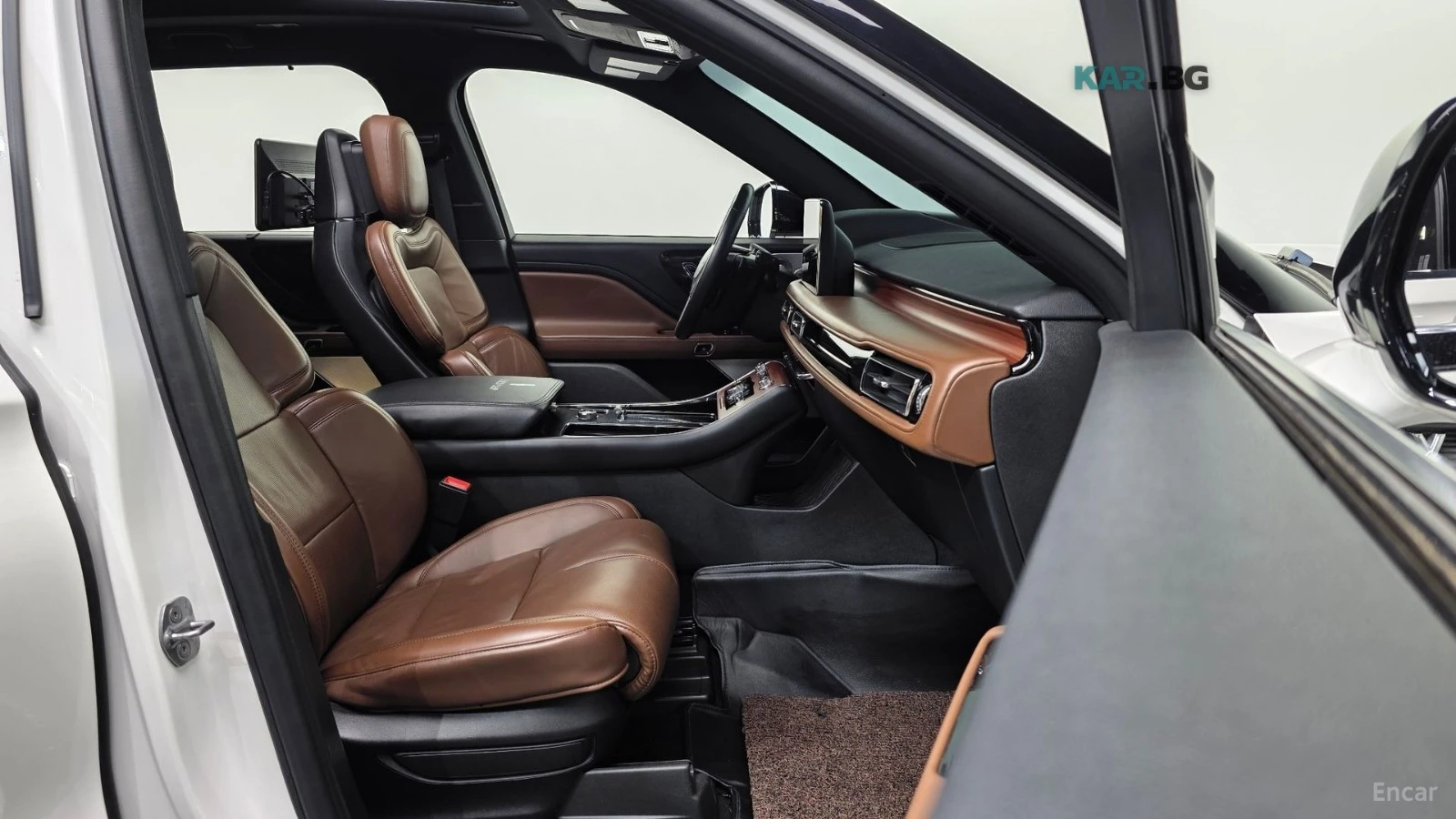 Lincoln Aviator 3.0* AWD* DISTRONIC* 360* ОБДУХВАНЕ* МАСАЖИ* , снимка 9 - Автомобили и джипове - 55407575