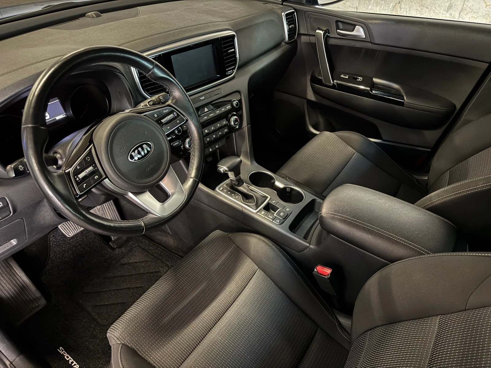 Kia Sportage 1.6 T-GDI | Гаранция от KIA до юли 2027 год., снимка 16 - Автомобили и джипове - 55922771