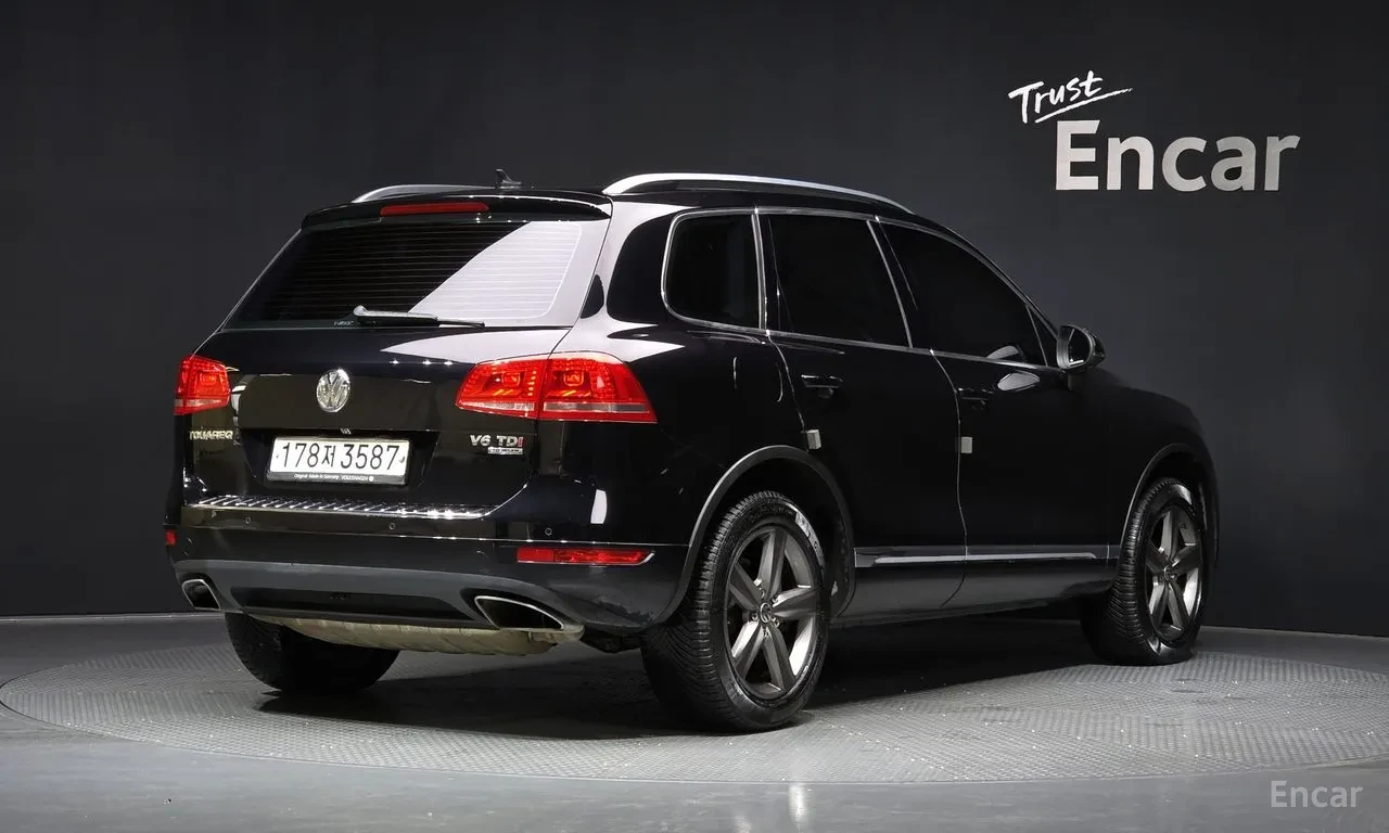 VW Touareg 3.0TDI* 4MOTION* , снимка 2 - Автомобили и джипове - 55927531