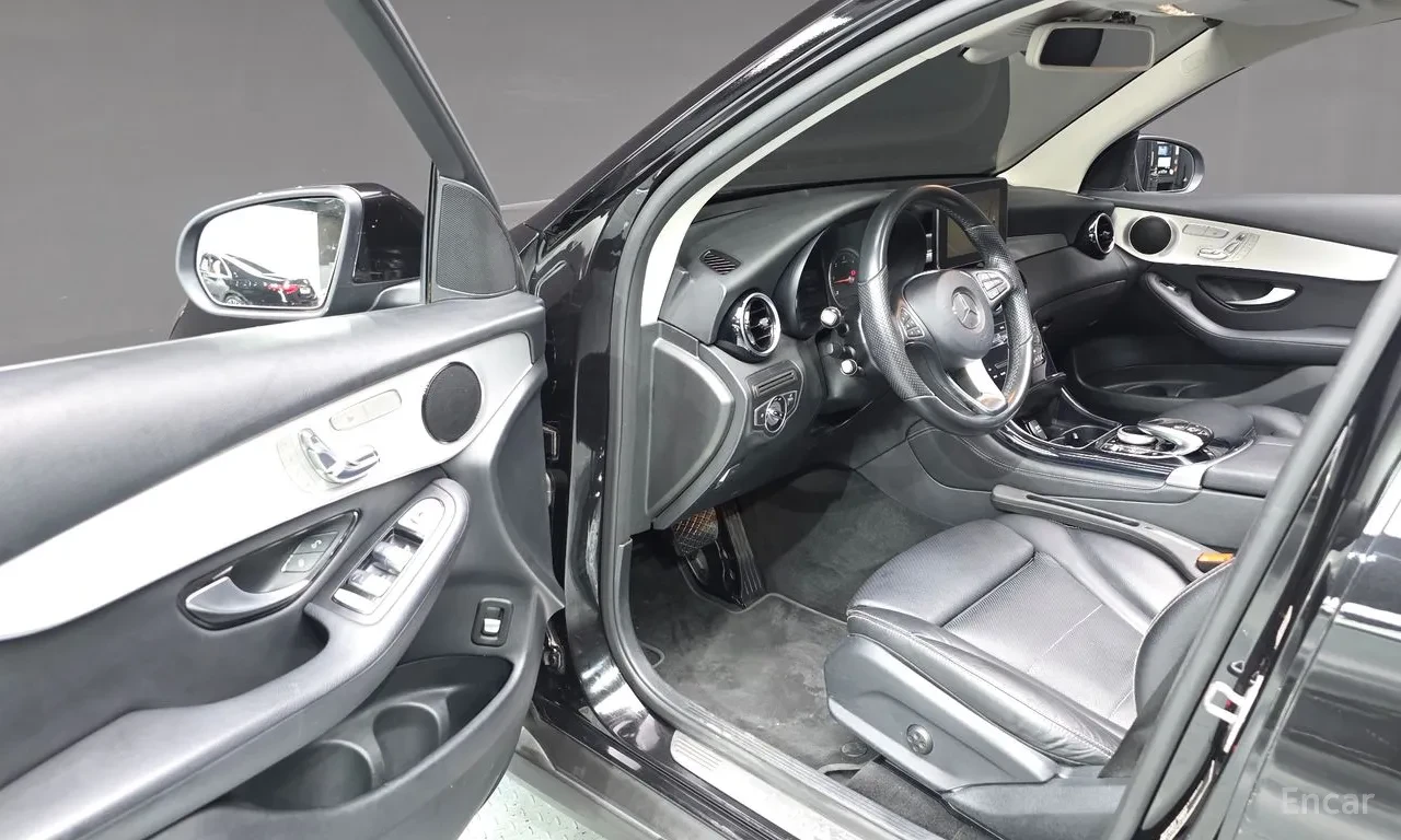 Mercedes-Benz GLC 220, снимка 9 - Автомобили и джипове - 56006034