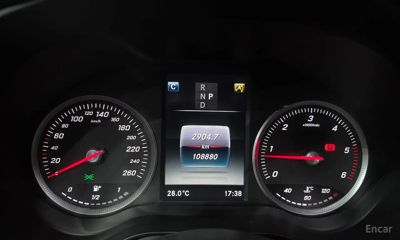 Mercedes-Benz GLC 220, снимка 7 - Автомобили и джипове - 56006034
