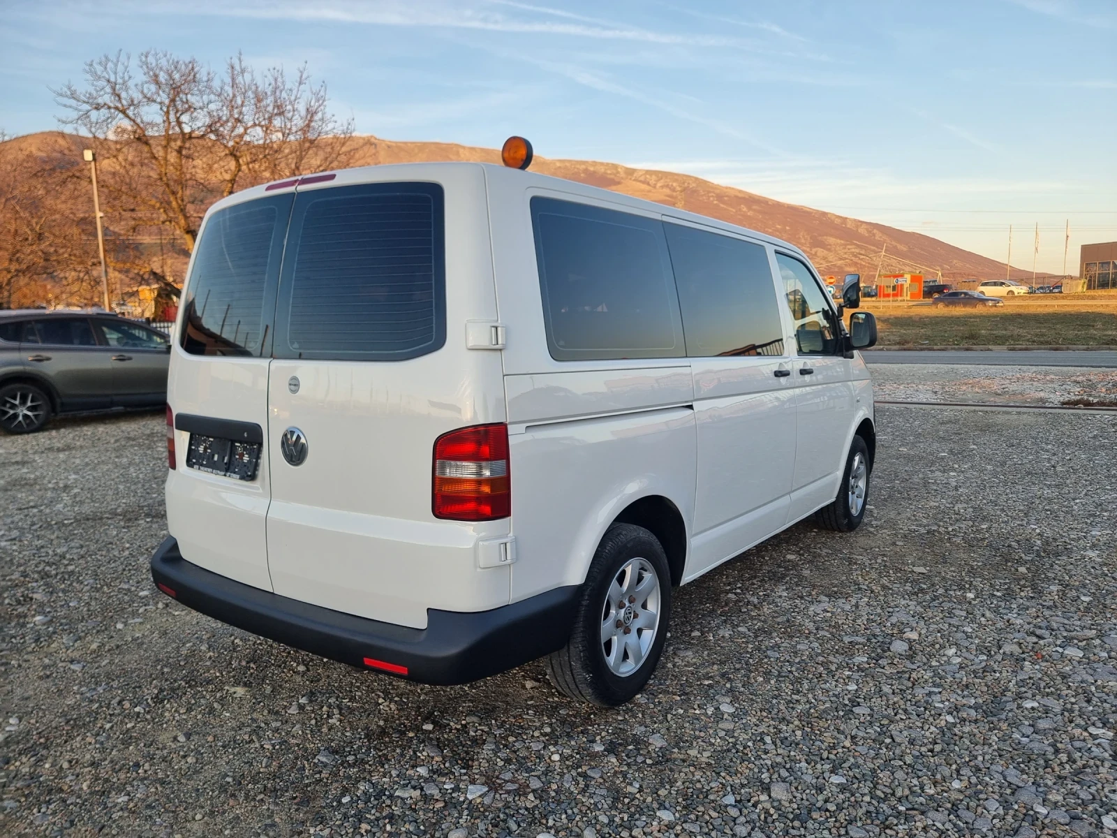 VW T5 1.9TDI 9 места топ  - изображение 4