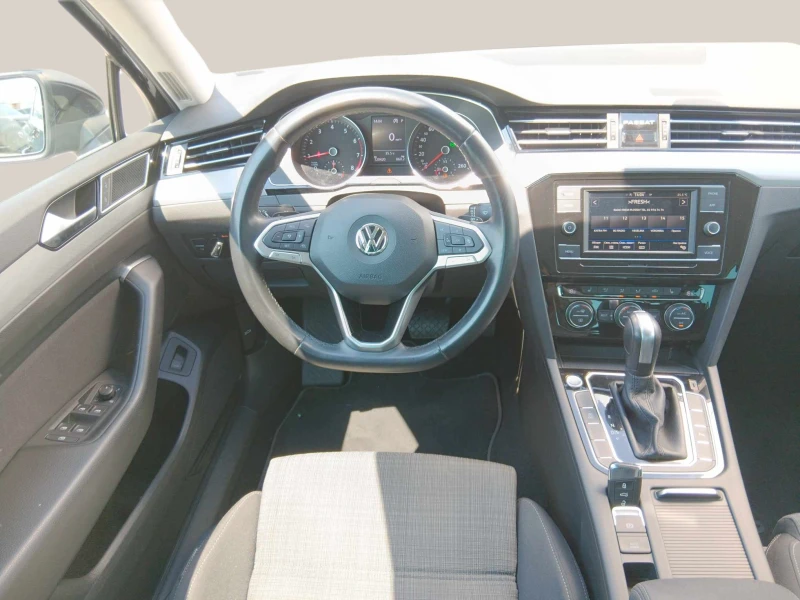 VW Passat 1.5 TSI, снимка 11 - Автомобили и джипове - 48093402