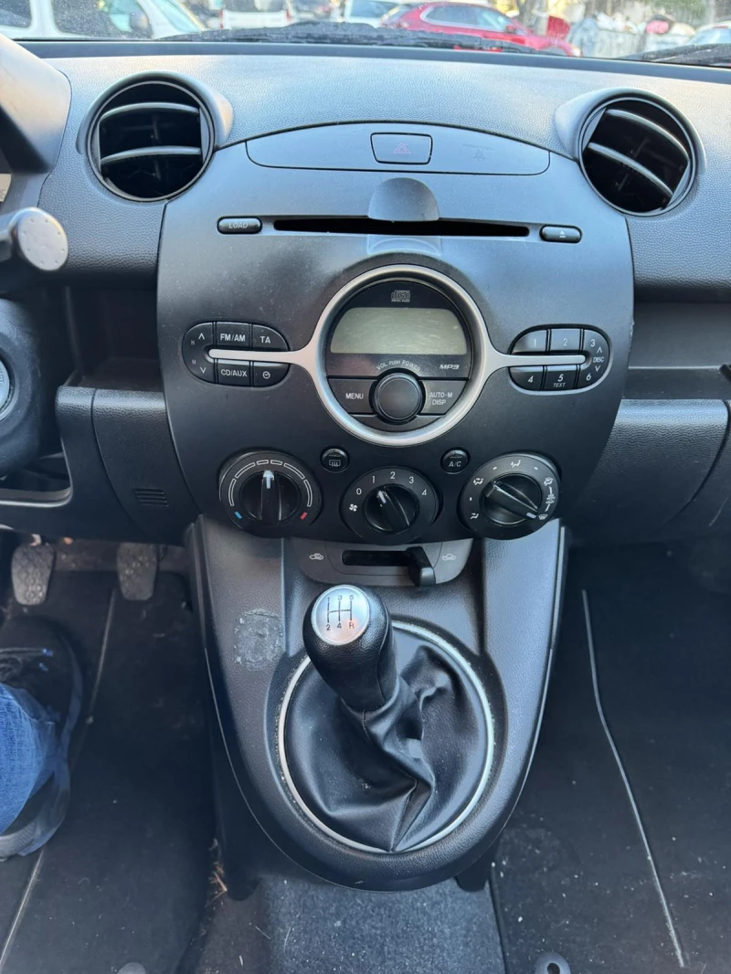 Mazda 2 1.2, снимка 6 - Автомобили и джипове - 48370879