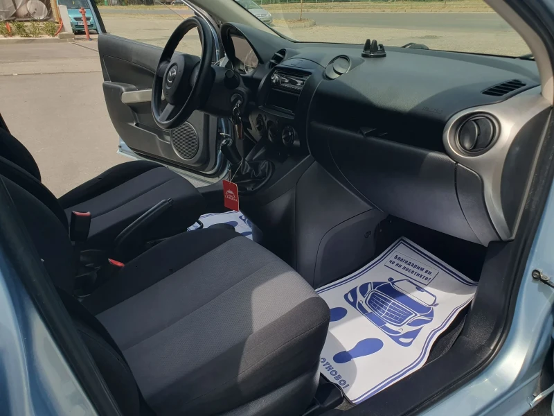 Mazda 2 1, 3 benzin 75 hp, снимка 12 - Автомобили и джипове - 51375110