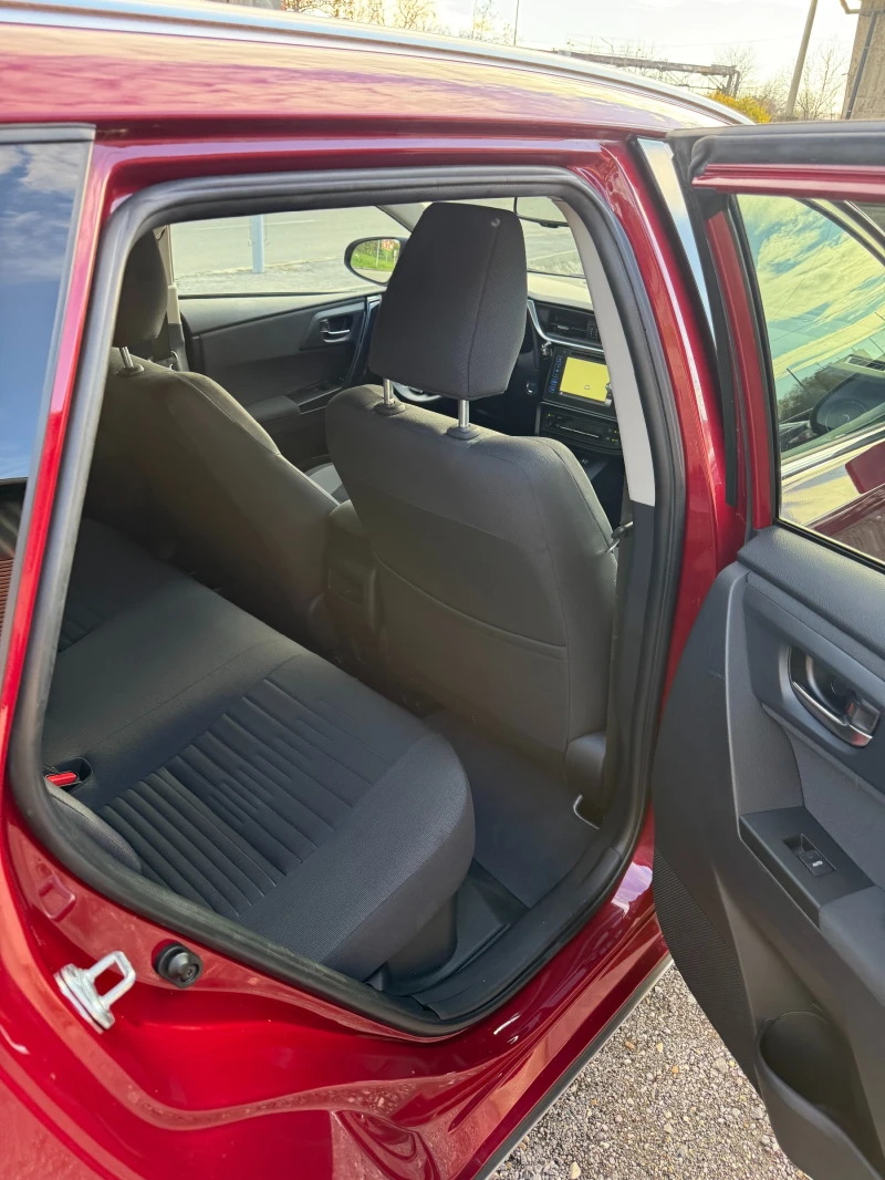 Toyota Auris 1.8 TS, снимка 11 - Автомобили и джипове - 52529666
