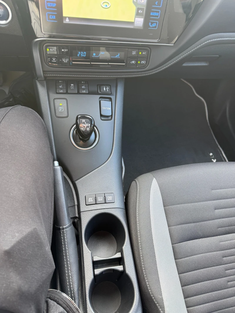 Toyota Auris 1.8 TS, снимка 10 - Автомобили и джипове - 52529666