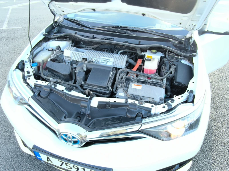 Toyota Auris 1.8HSD, снимка 6 - Автомобили и джипове - 53175513