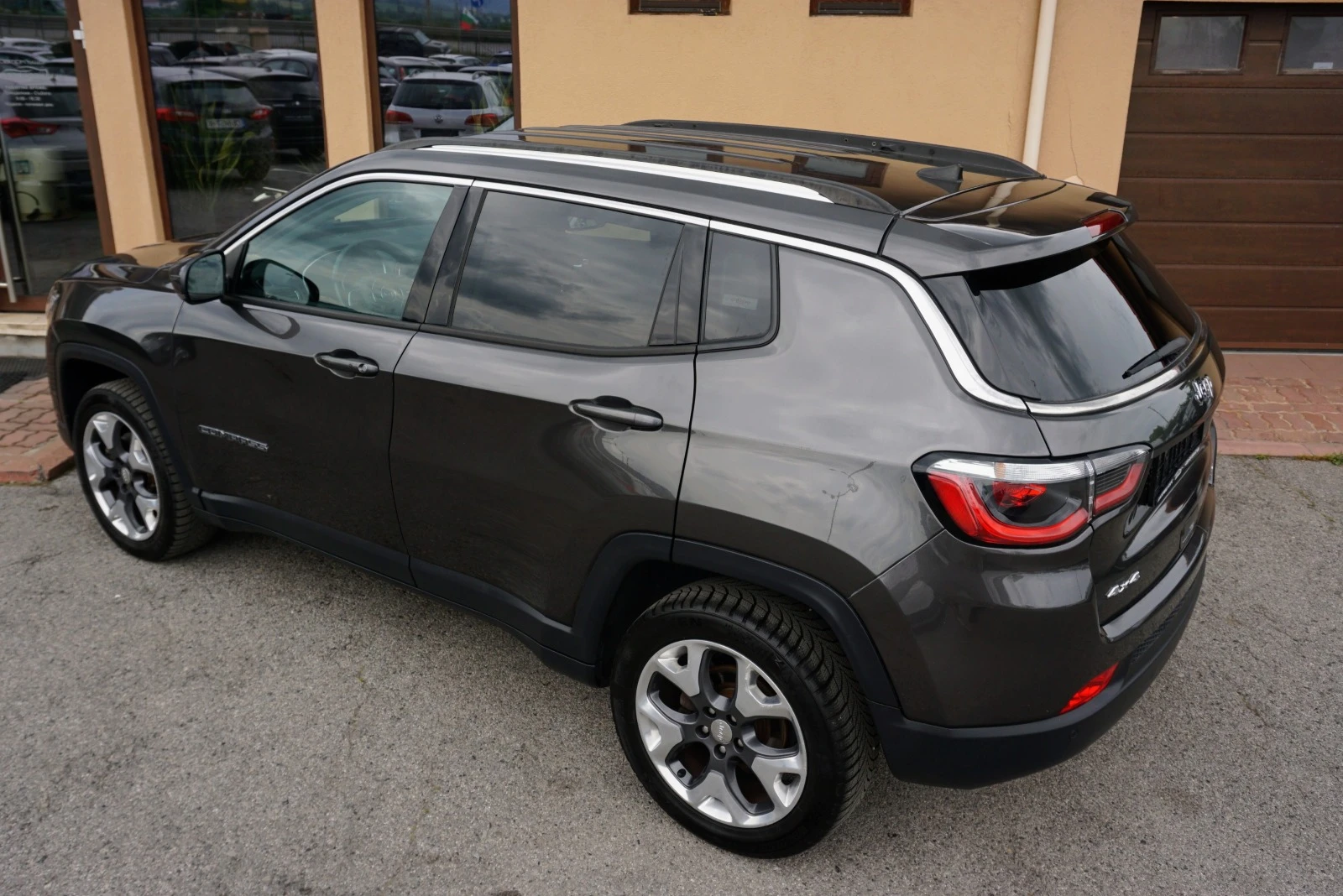 Jeep Compass 2.0 MJT LIMITED 4WD AUTO - изображение 4