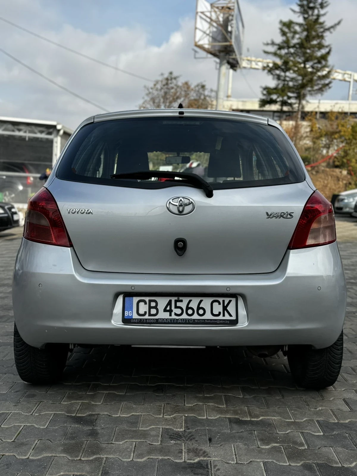 Toyota Yaris 1.3 - изображение 5