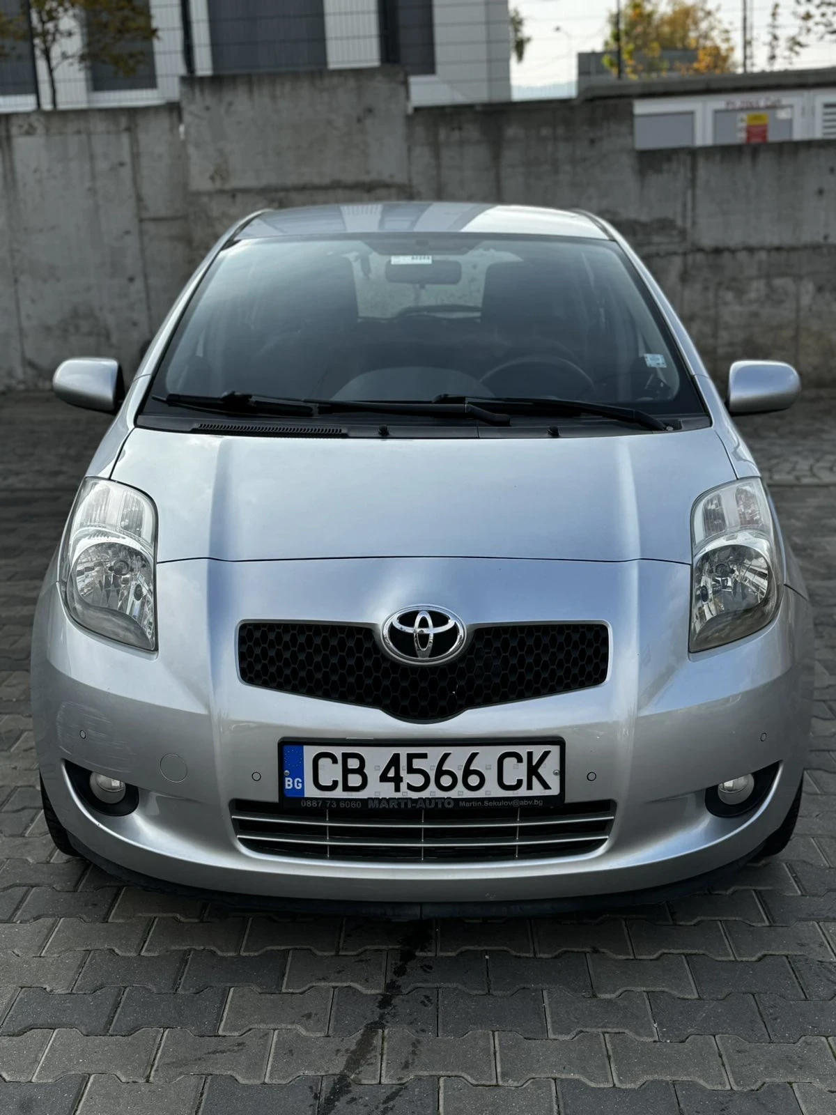 Toyota Yaris 1.3 - изображение 2