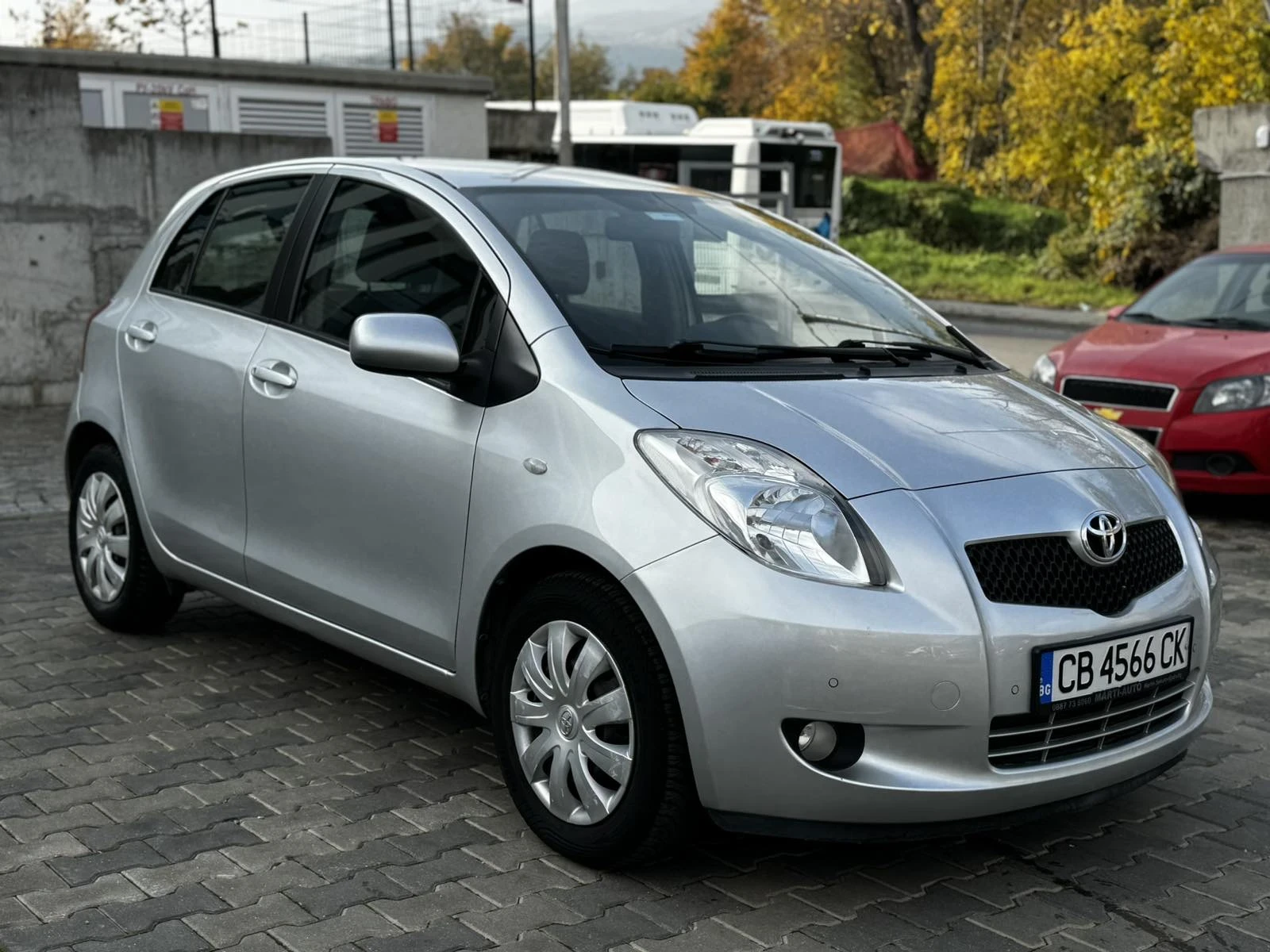 Toyota Yaris 1.3 - изображение 3