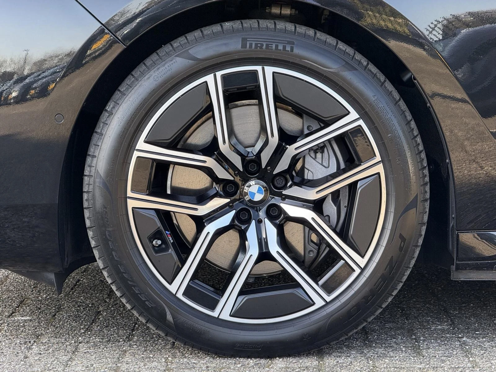 BMW i7 xDrive60/ M-SPORT/ HEAD UP/ B&W/ 360/ PANO/        - изображение 4