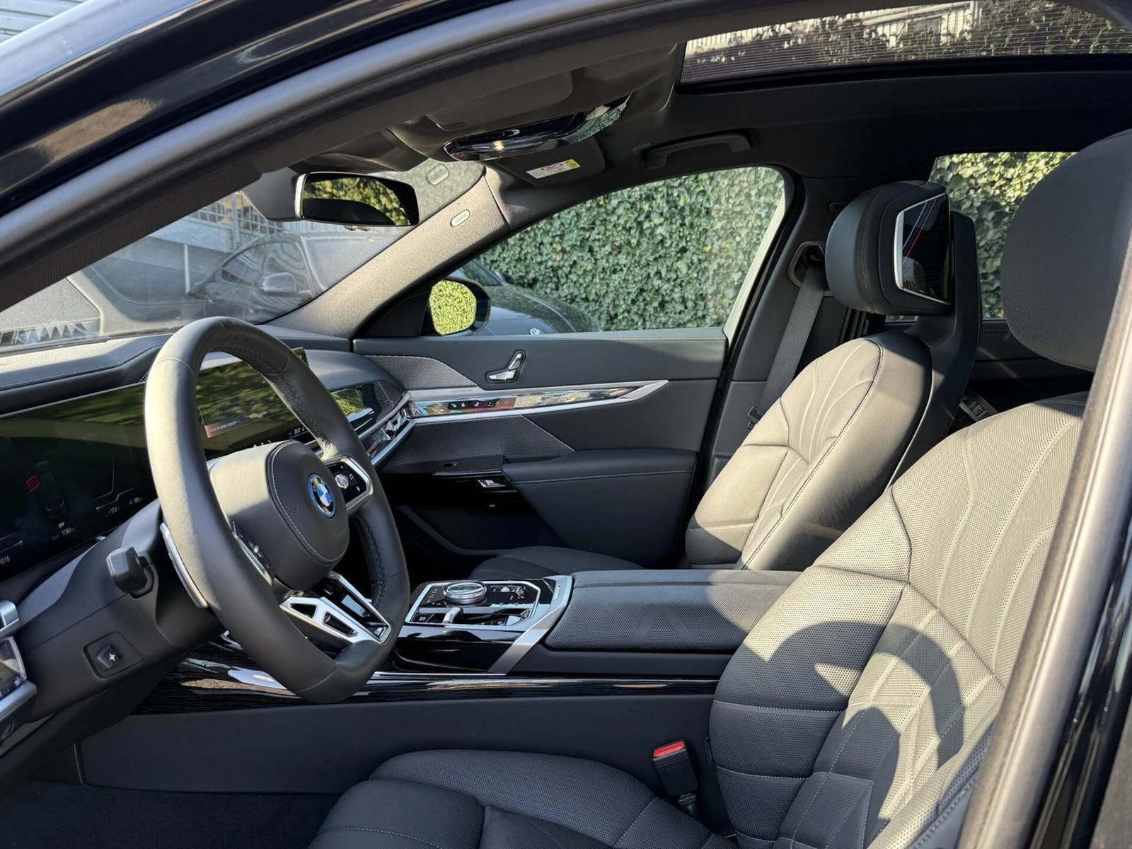 BMW i7 xDrive60/ M-SPORT/ HEAD UP/ B&W/ 360/ PANO/        - изображение 6